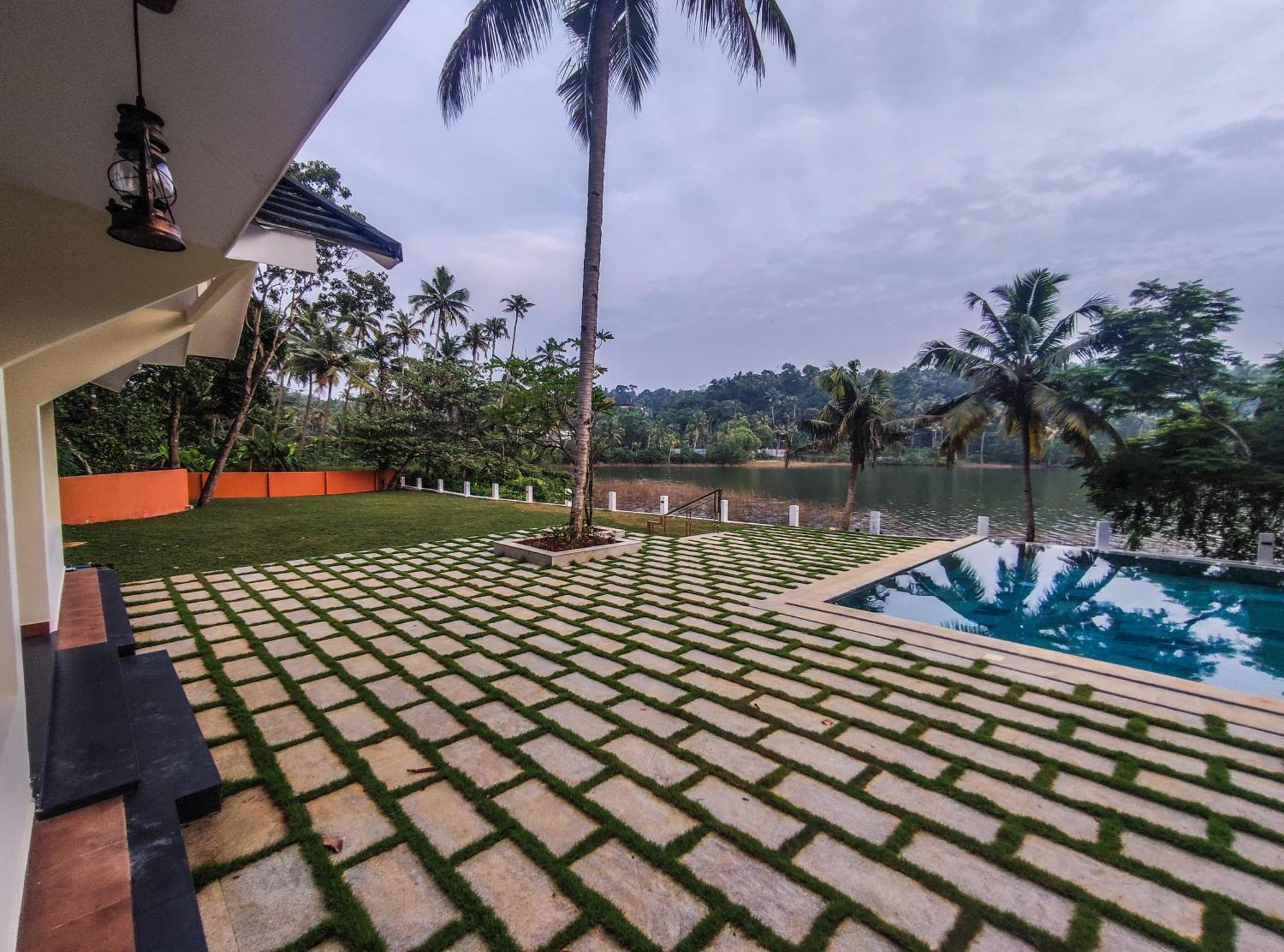 Fragrant Nature Backwater Resort & Ayurveda Spa Kollam Exterior photo