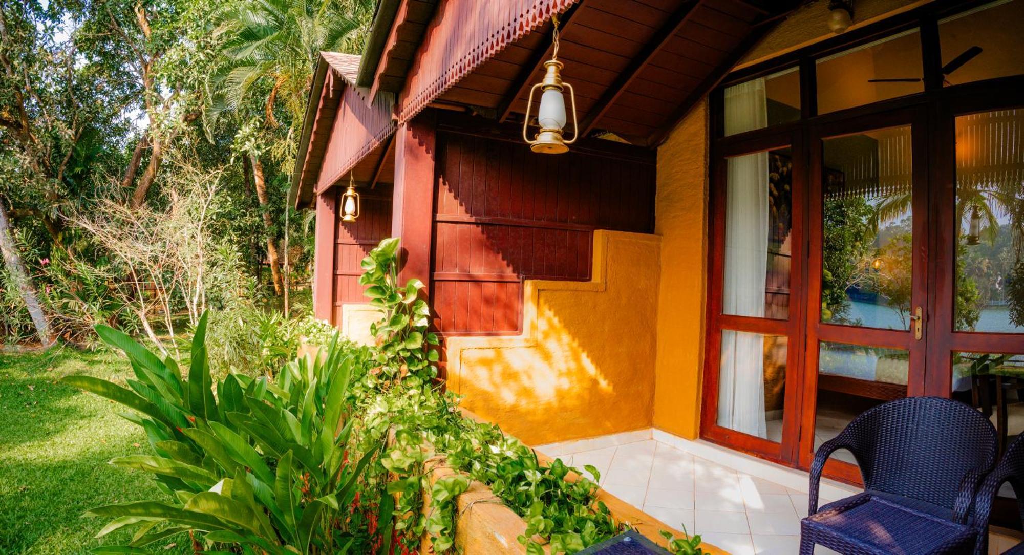 Fragrant Nature Backwater Resort & Ayurveda Spa Kollam Exterior photo