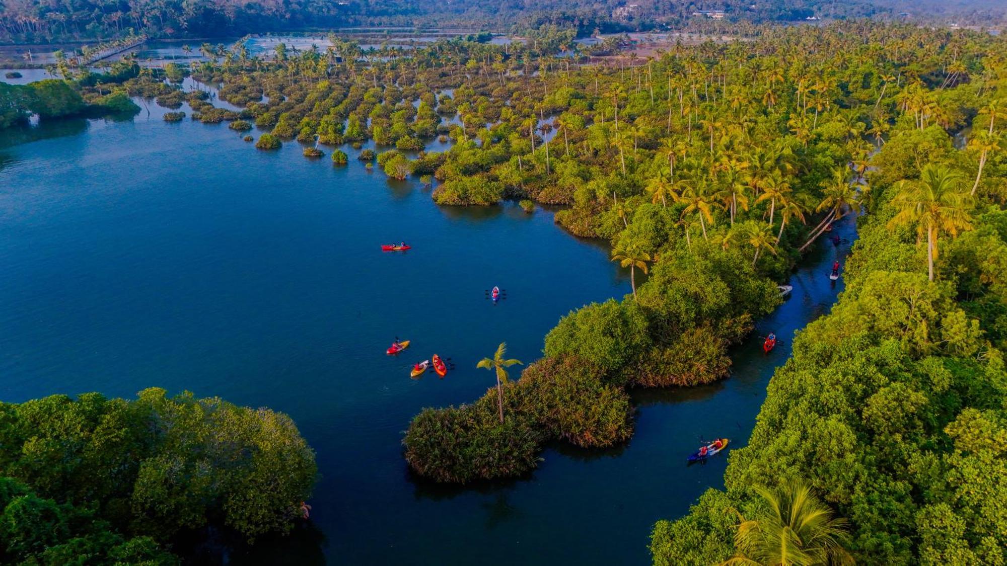 Fragrant Nature Backwater Resort & Ayurveda Spa Kollam Exterior photo
