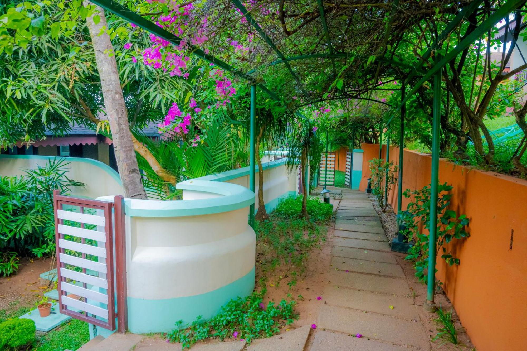Fragrant Nature Backwater Resort & Ayurveda Spa Kollam Exterior photo