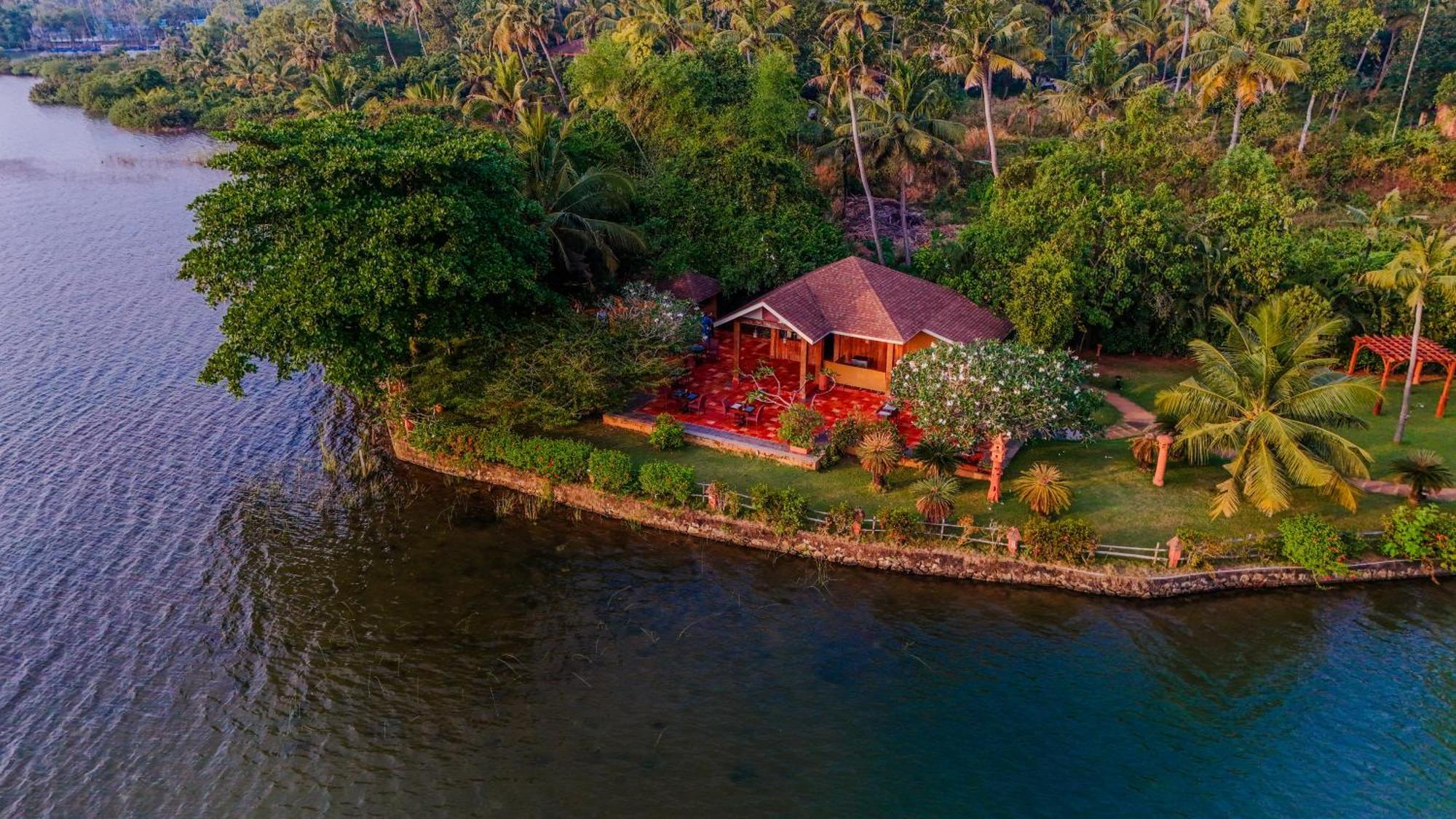 Fragrant Nature Backwater Resort & Ayurveda Spa Kollam Exterior photo