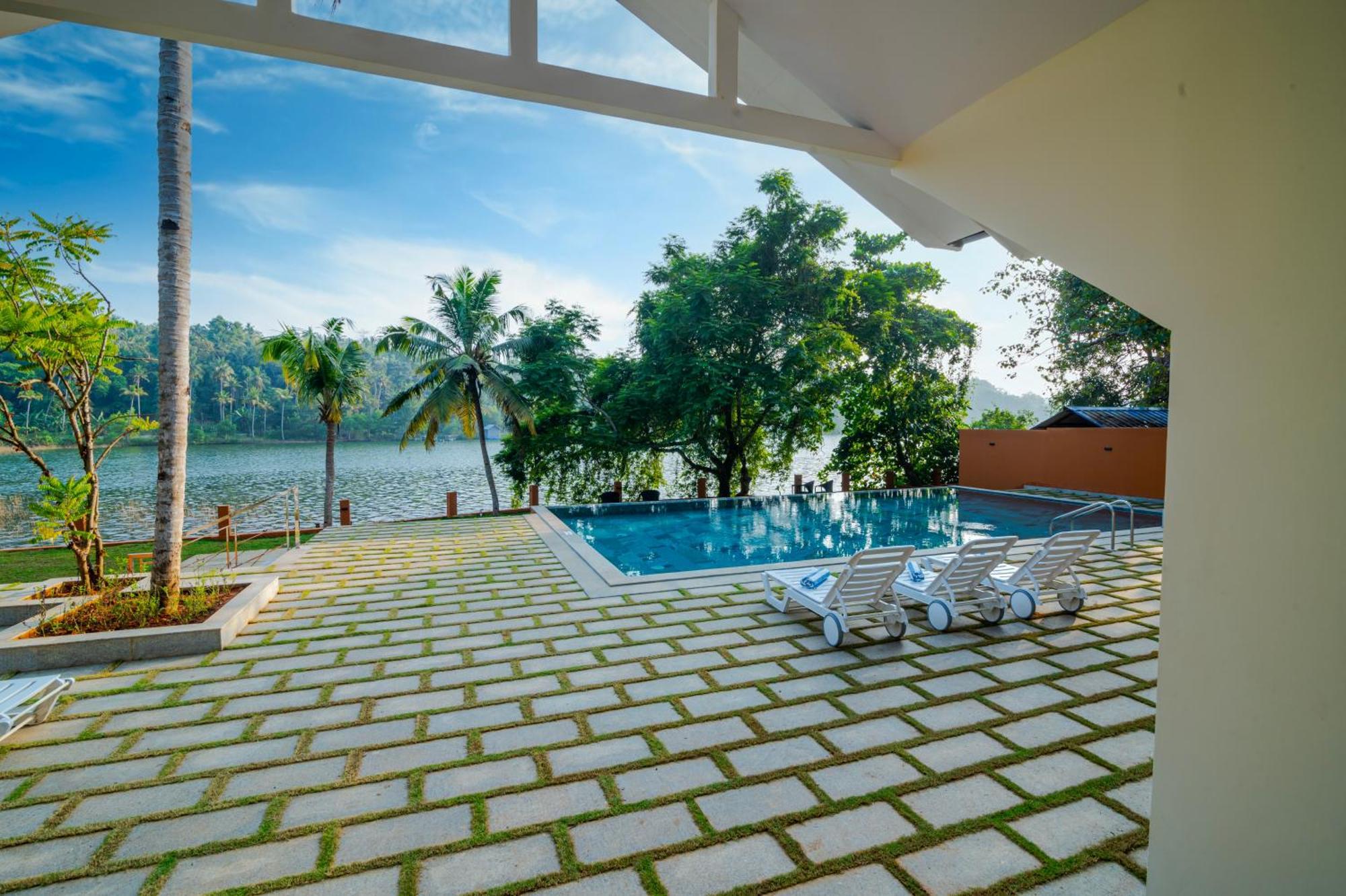 Fragrant Nature Backwater Resort & Ayurveda Spa Kollam Exterior photo